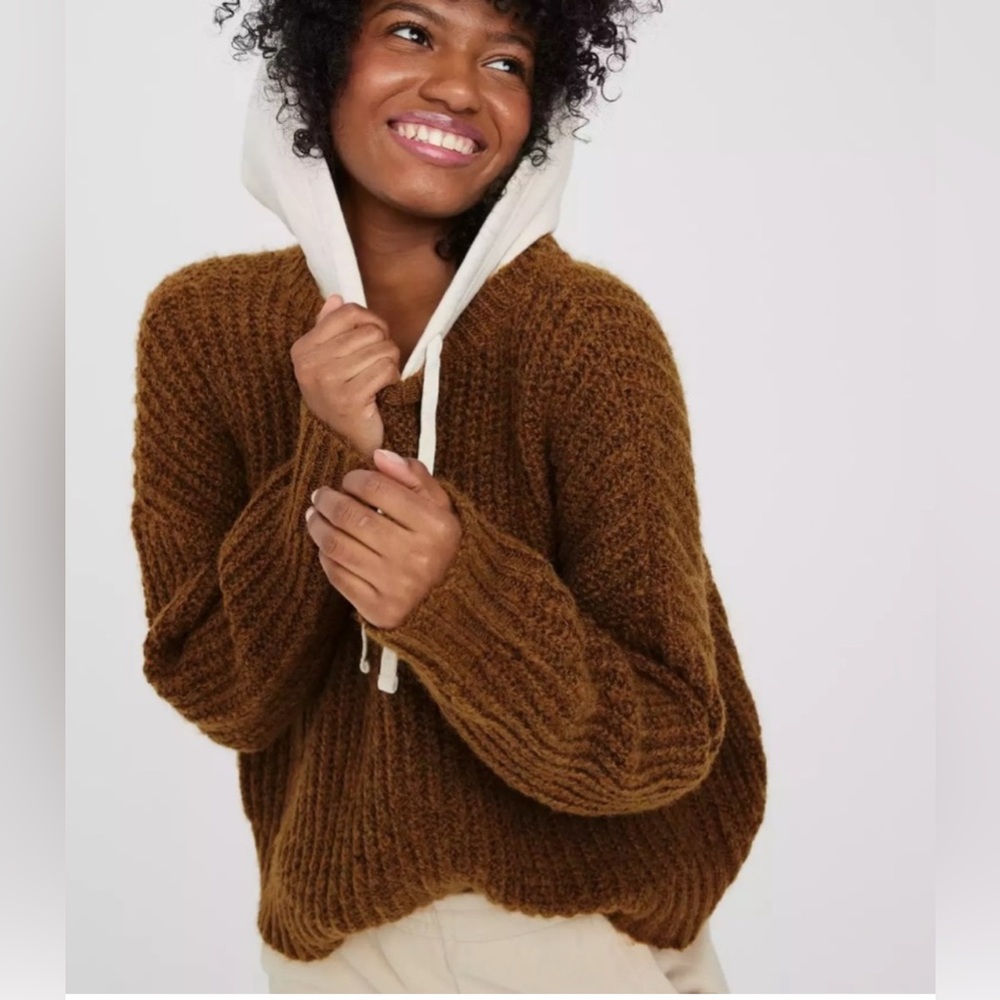 NWTs. Aerie Offline, hooded sweater. Size large
